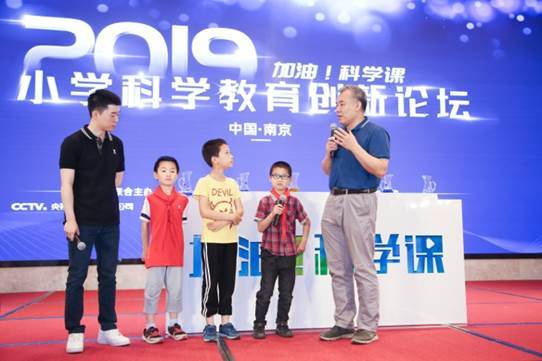 �п�Ժ�о��T�����g(sh��)������Ԓ(hu��)�ĕr(sh��)�����̽o���ӵĔ�(sh��)�W(xu��)�\��׌�����